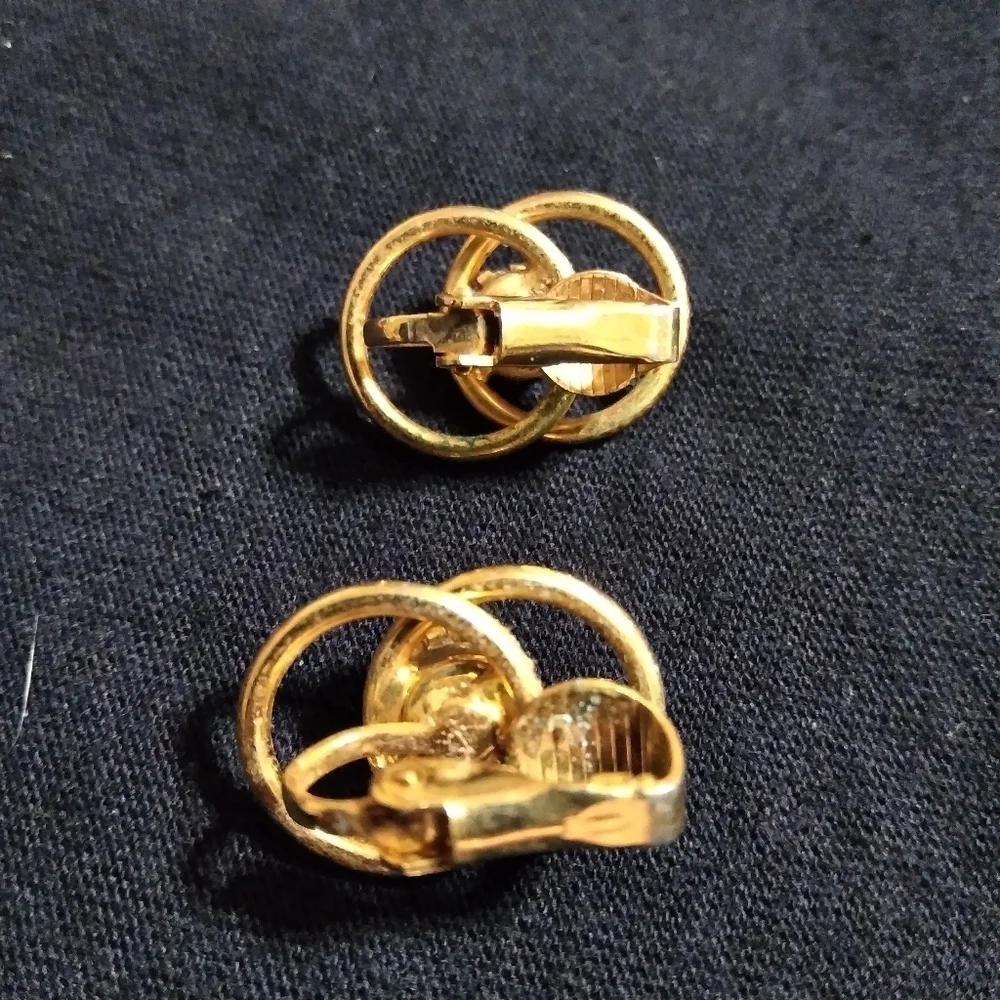 Set of 4 vintage pairs of red clip on earrings
